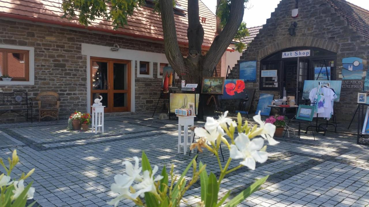 Csoepi Panzio Bed & Breakfast Tihany Exterior photo